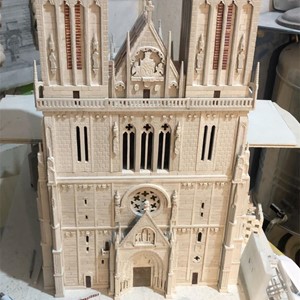 Majstor minijaturne umjetnosti izrađuje maketu Zagrebačke katedrale